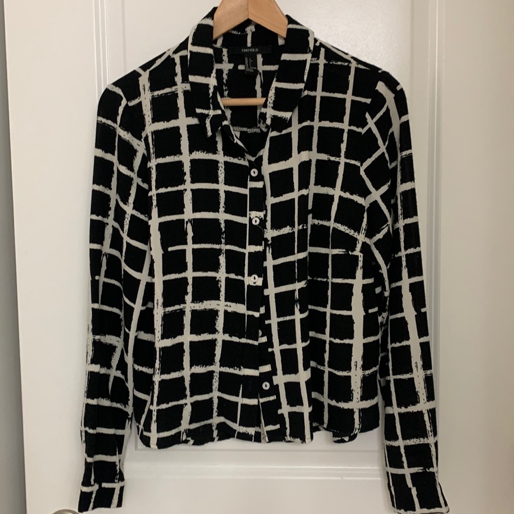 Black / white top dressy , button up